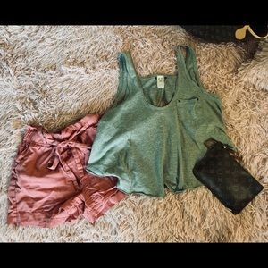 Adorable flowy open back tank top!